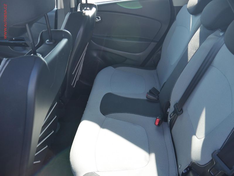 Renault Captur (2016) 1.2 TCe, AT, park.asist - fotka 10 z 15