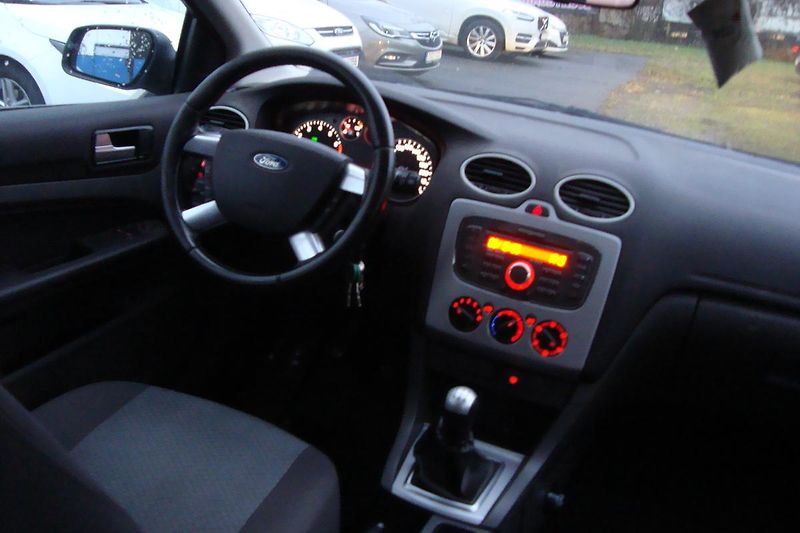 Ford Focus (2007) 1.6i,ČR,Pravid.serv.STK 5/2027 - fotka 31 z 54