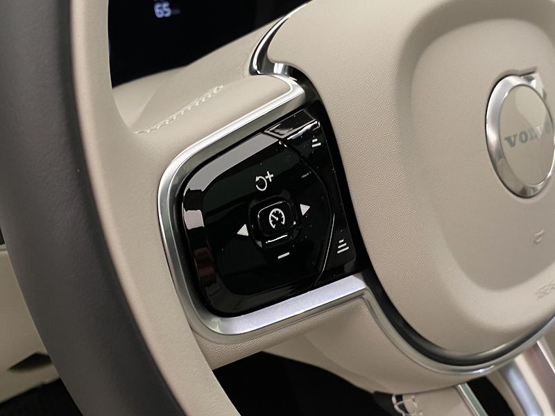 Volvo XC60 T8 AWD RECHARGE DARK ULTRA CZ - fotka 20 z 64