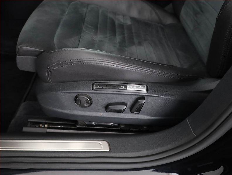 Volkswagen Passat (2016) Highline 2.0 TDI, Serv.kniha - fotka 18 z 21