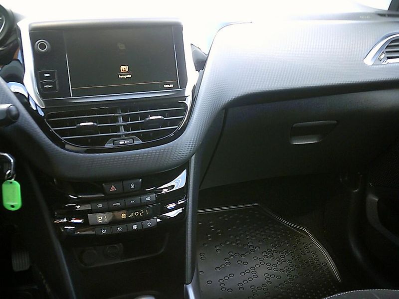 Peugeot 2008 1.2i KOUPENO ČR,1.MAJITEL - fotka 10 z 14