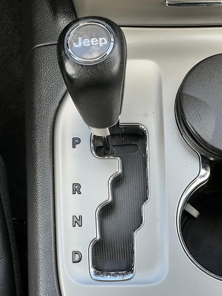 Jeep Grand Cherokee 3.0CRD AUTOMAT LIMITED TAŽNÉ - fotka 23 z 43