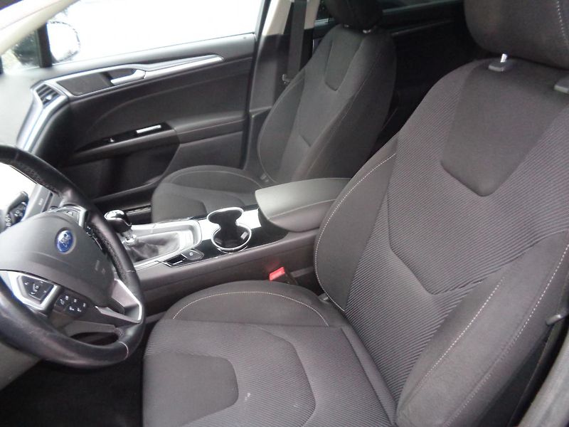 Ford Mondeo 2,0 - fotka 14 z 16