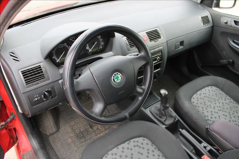 Škoda Fabia 1,2 i  STK 5/2027, KLIMA - fotka 10 z 19