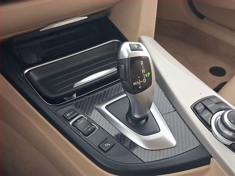 BMW Řada 3 (2014) 318 d, Automat, Navi, Tempomat - fotka 16 z 22