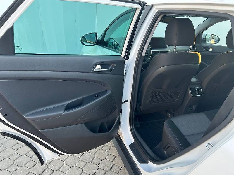 Hyundai Tucson 1,6 130 kw 1,6i - fotka 7 z 23