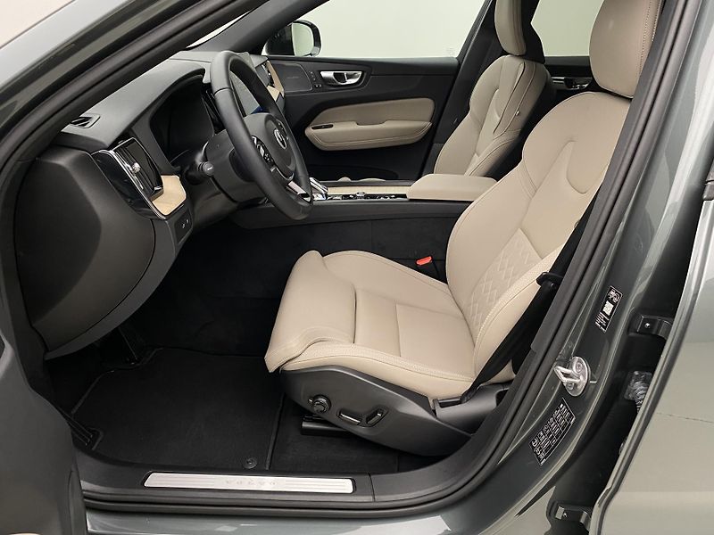 Volvo XC60 T8 AWD RECHARGE PLUS DARK CZ - fotka 3 z 66
