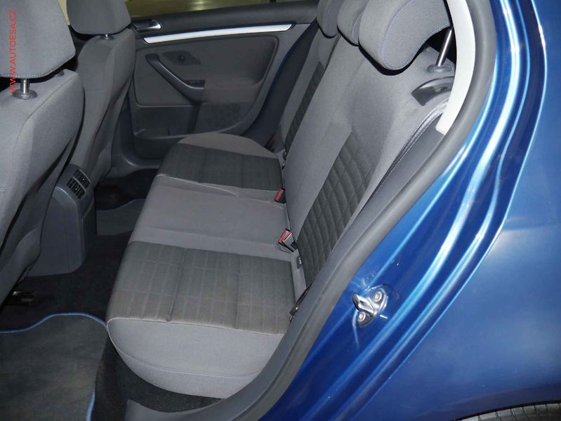Volkswagen Golf (2007) 1.4i, autoAC - fotka 10 z 17