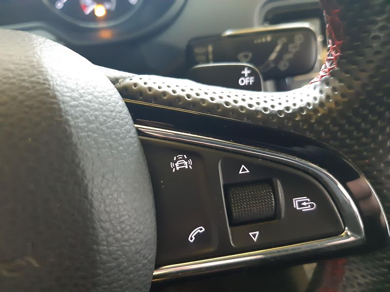 Škoda Octavia 2.0 TDI Combi RS NAVI WEBASTO  - fotka 16 z 28