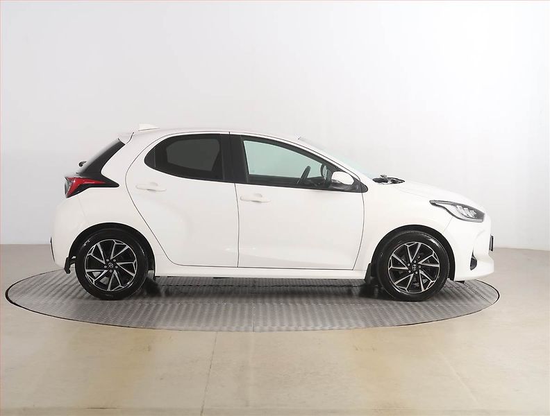 Toyota Yaris (2022) Comfort Style 1.5 VVT-i - fotka 6 z 17