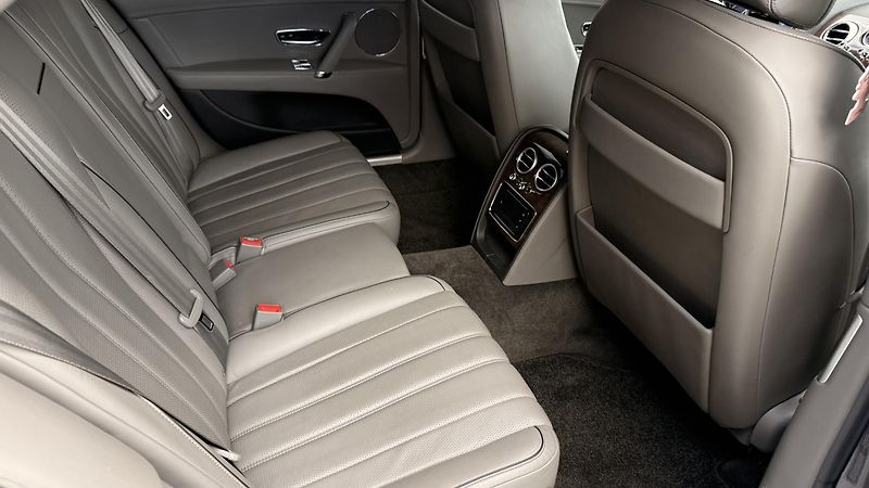 Bentley Flying Spur (2016) 6.0 W12,630PS-335KM/HOD,KRÁSNÝ - fotka 49 z 55