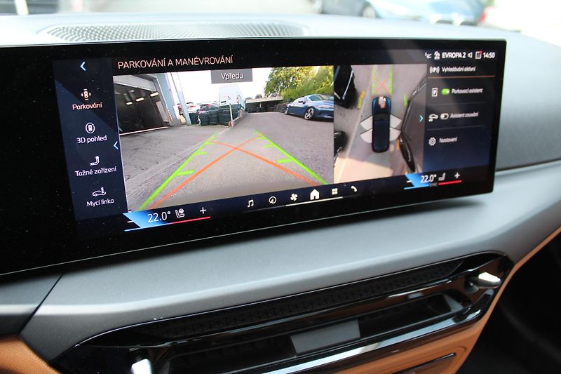 BMW Řada 3 320d xDrive Touring  - fotka 18 z 22