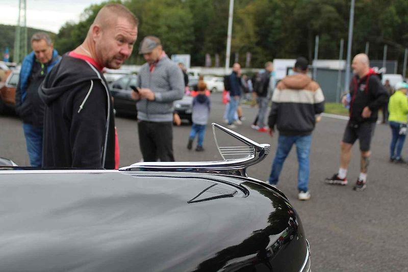 Na Autodromu Most byl motoristický festival The Most Classic. Na snímku je vystavené Porsche 911.