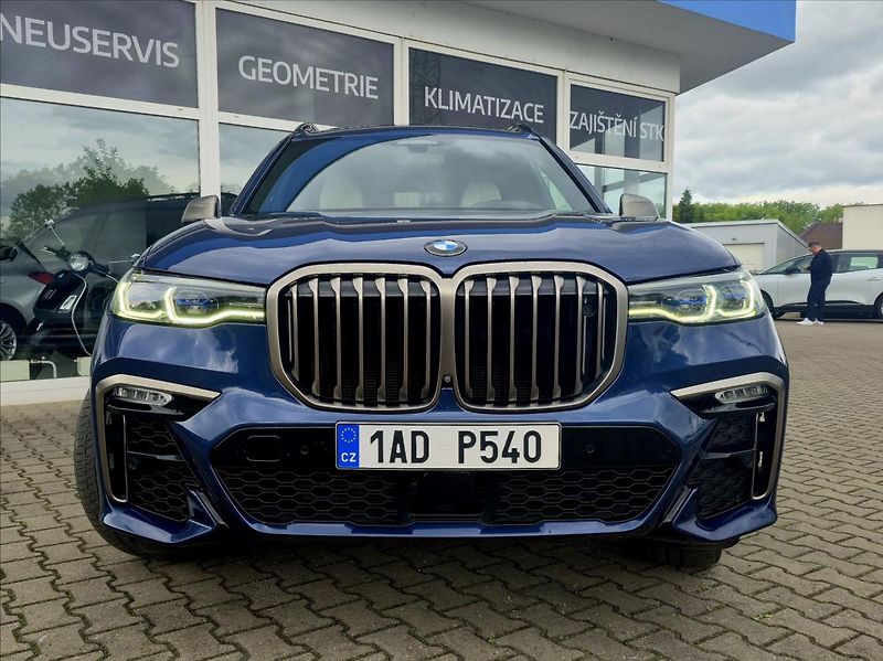 BMW X7 4,4 i 7MÍST TOP KOMPLET VÝBAVA - fotka 7 z 37