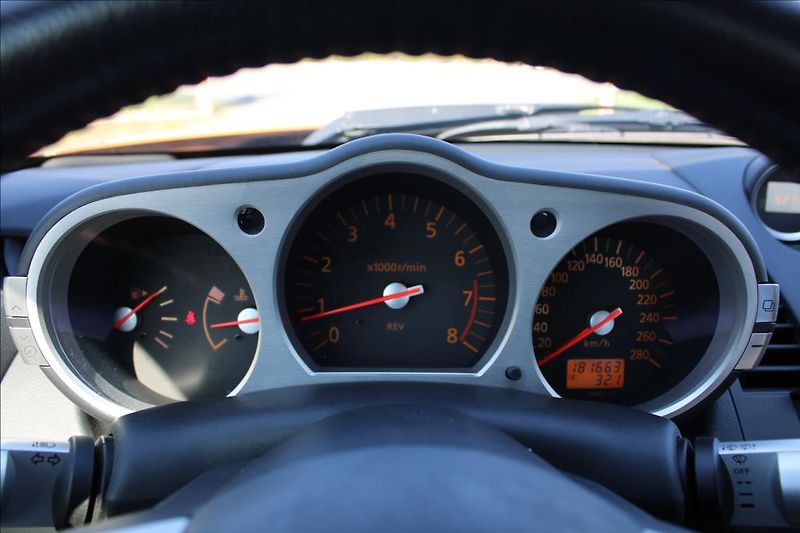 Nissan 350 Z 3,5 i  1.majitel,ČR,TOP STAV - fotka 15 z 35
