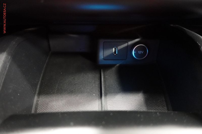 Ford Focus (2018) 1.5 TDCi, ČR, autoAC - fotka 19 z 22