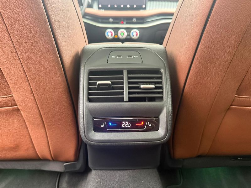 Škoda Superb Combi L&K 2.0 TDI 142kW 4x4 DS - fotka 23 z 27
