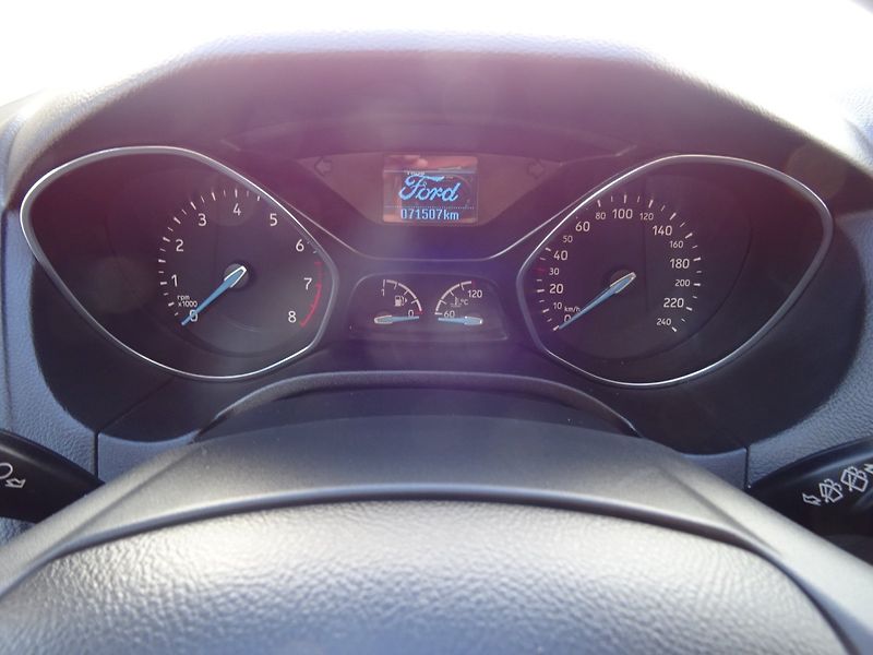 Ford Focus (2015) 1.0i,92kW,71tkm,klima,ALU - fotka 9 z 22