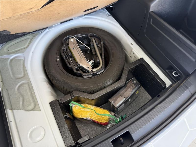 Škoda Fabia 1,0 TSI, tažné, LED, CarPlay - fotka 33 z 35
