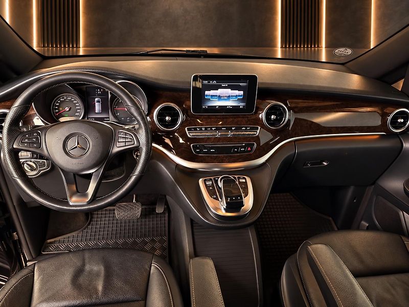 Mercedes-Benz Třídy V (2019) 250dXL-4x4-ILS-KAM-Tažné-8xALU - fotka 8 z 10