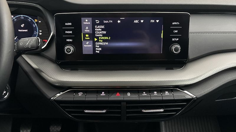 Škoda Octavia 1.0 TSI Ambition Combi - fotka 11 z 24