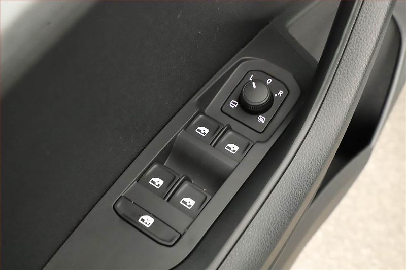 Škoda Karoq (2024) 1.5 TSI, DRIVE, DPH, KEYLESS - fotka 15 z 15