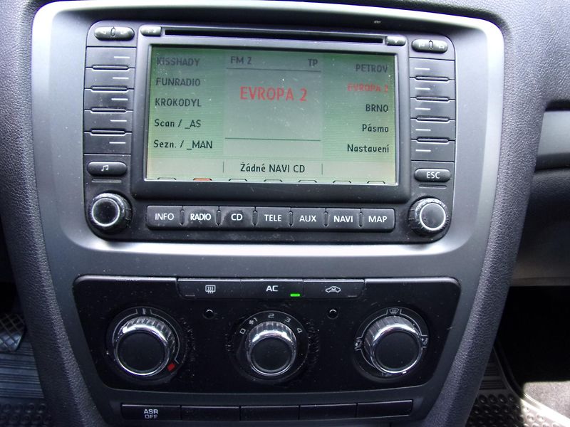 Škoda Octavia (2011) 1.6 MPi 75kW BSE KLIMA TOP KM - fotka 11 z 21