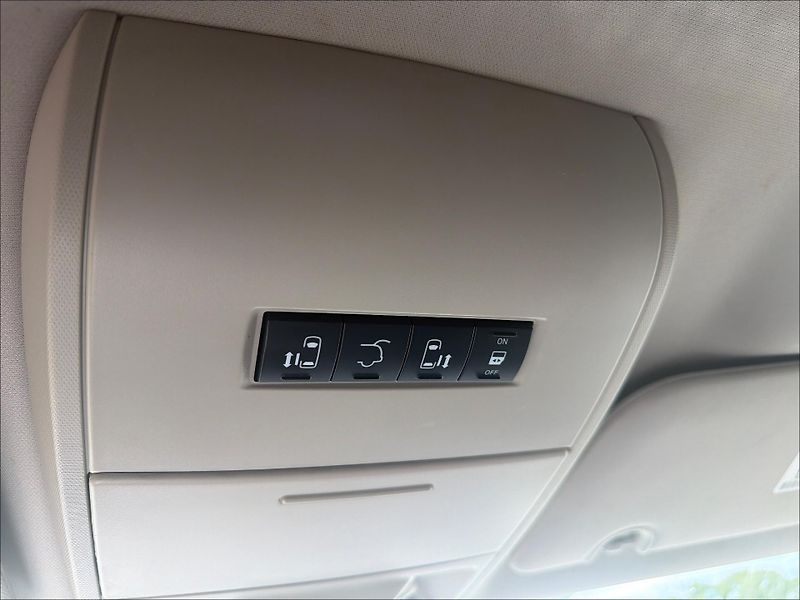Chrysler Town & Country (2016) 3,6 Limited DVD 2016 - fotka 18 z 20