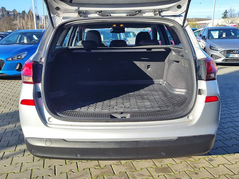 Hyundai i30 1.6 CRDI/85kW Style Navi - fotka 9 z 29