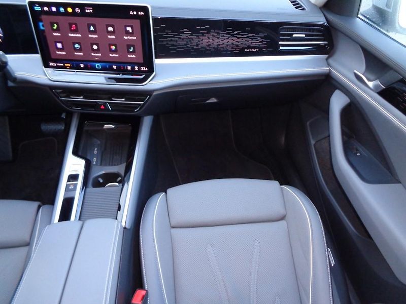 Volkswagen Passat 2.0 TDI DSG Elegance  110 kW - fotka 14 z 30