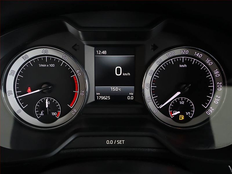 Škoda Octavia (2017) 1.4 TSI, Tempomat - fotka 11 z 22
