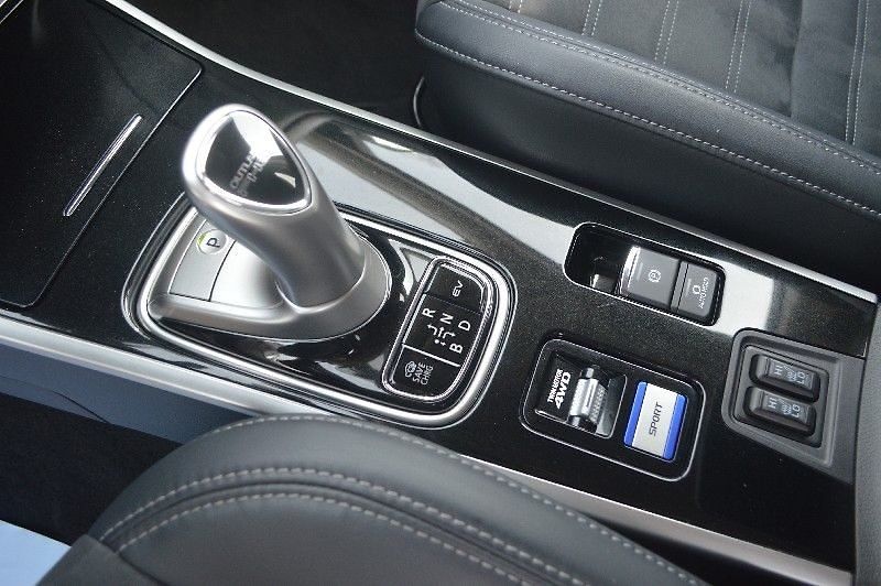 Mitsubishi Outlander 2,4 4x4 - fotka 20 z 26