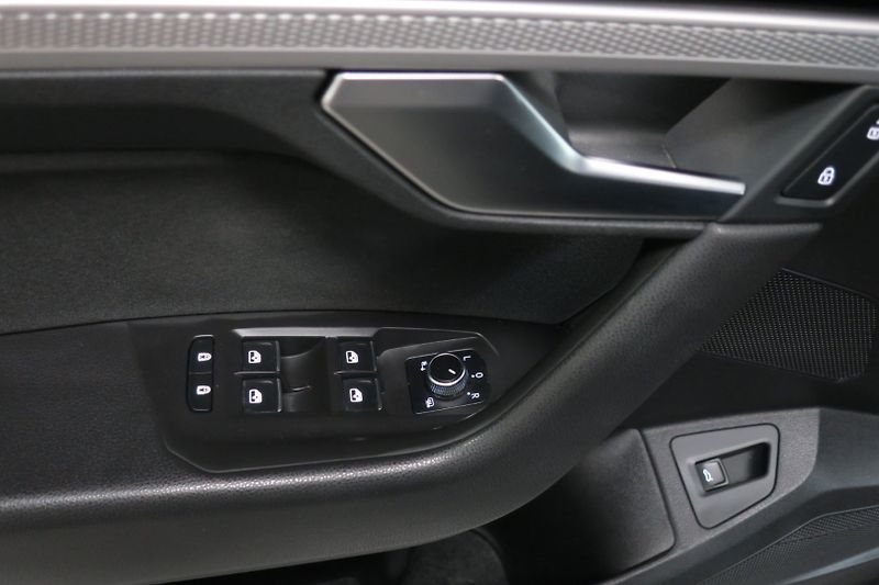 Volkswagen Touareg (2022) 3,0 TDI V6 ČR tažné 3,5t - fotka 9 z 50