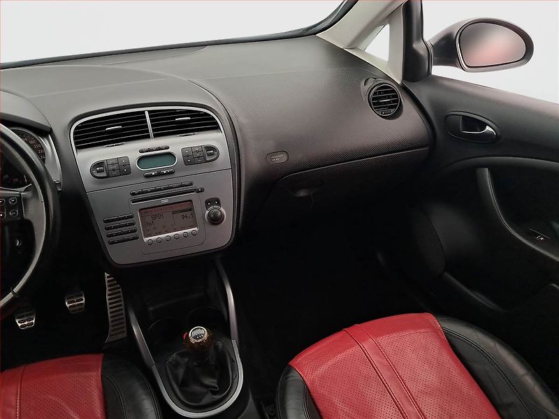 Seat Altea (2006) 2.0 TDI, po STK, Tažné - fotka 8 z 15