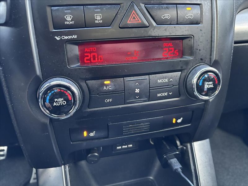 Kia Sorento 2,2 CRDi AT 4x4 Premium PANORA - fotka 23 z 38