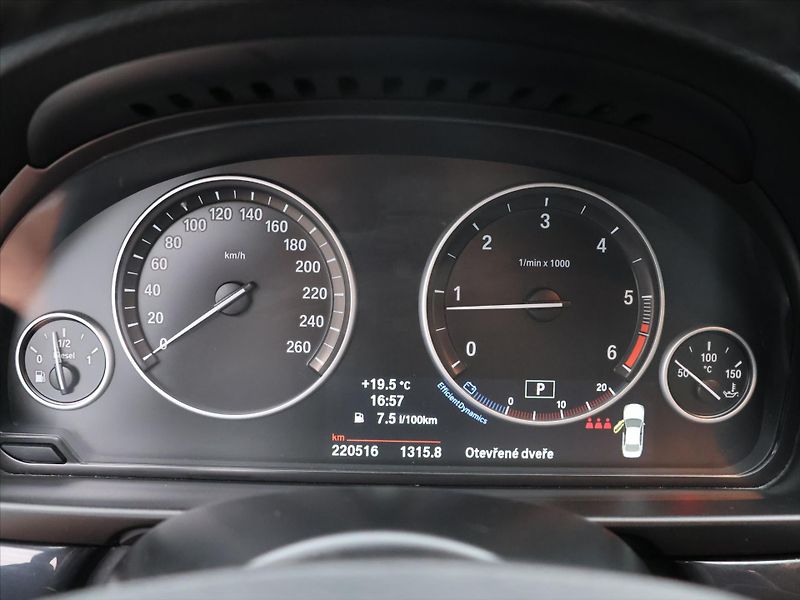 BMW Řada 5 2.0 520d 135kW Aut. Xenon Navi - fotka 16 z 34