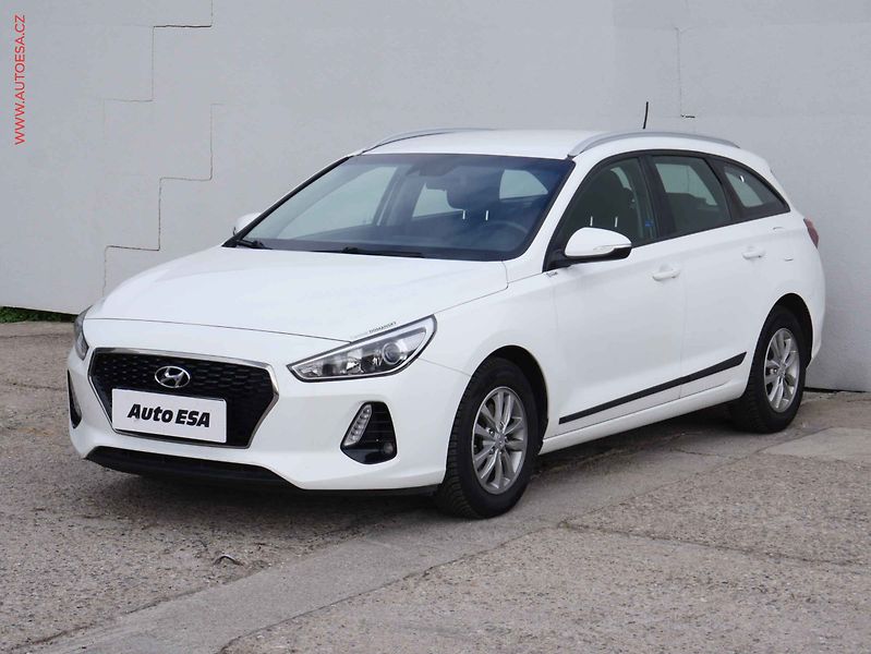 Hyundai i30 (2018) 1.0 T-GDI, ČR, STK3/28, AC - fotka 3 z 14