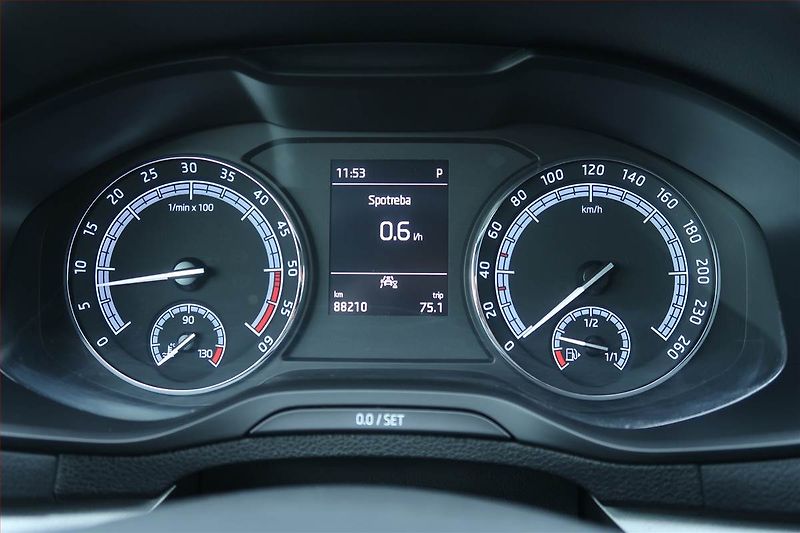 Škoda Karoq (2019) 1.6 TDI - fotka 11 z 25