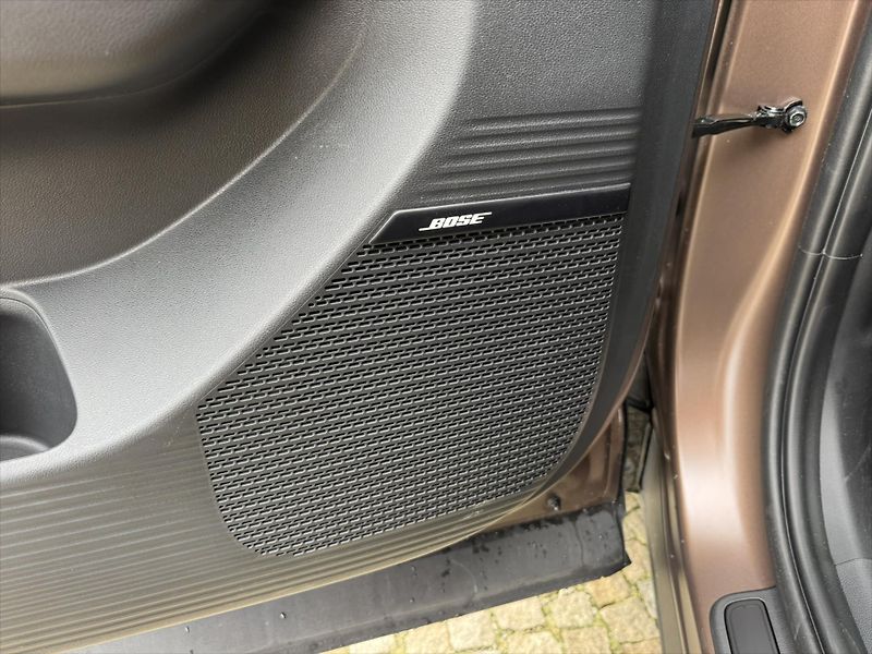 Hyundai Santa Fe 1,6 1,6 TGDI PHEV 4×4 CALLIGRA - fotka 8 z 19