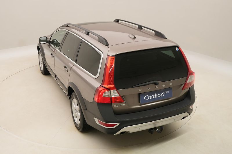 Volvo XC70 D5 AWD SUMMUM REZERVACE - fotka 10 z 49