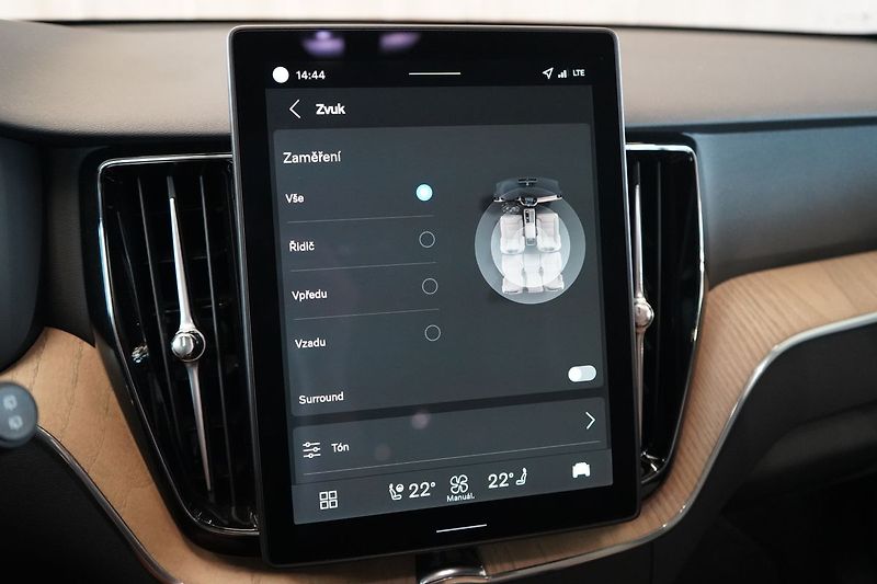 Volvo XC60 B5 PLUS Dark, Harman, 360° - fotka 31 z 42