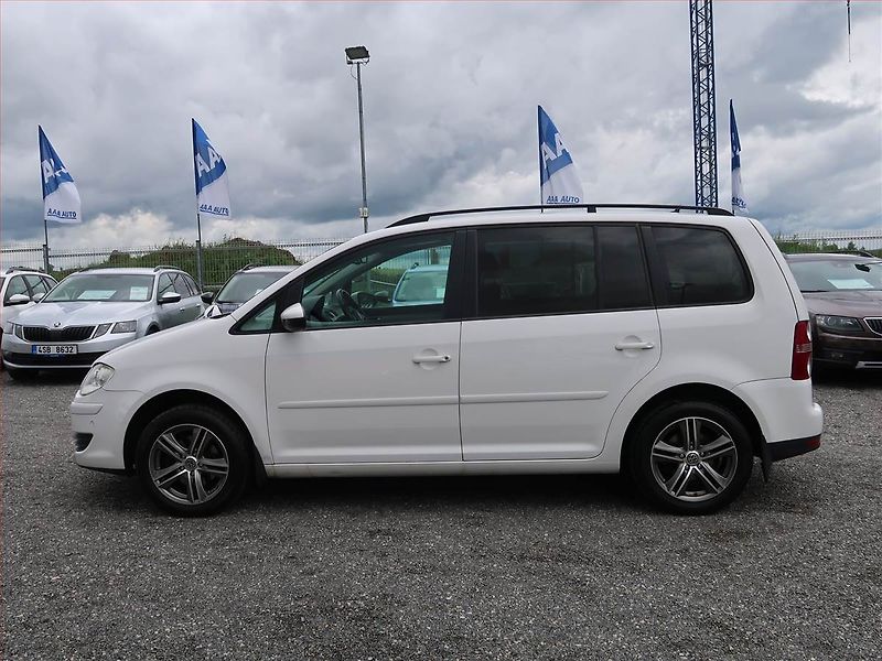 Volkswagen Touran (2010) 1.4 TSI, Automat, 7 míst - fotka 3 z 20