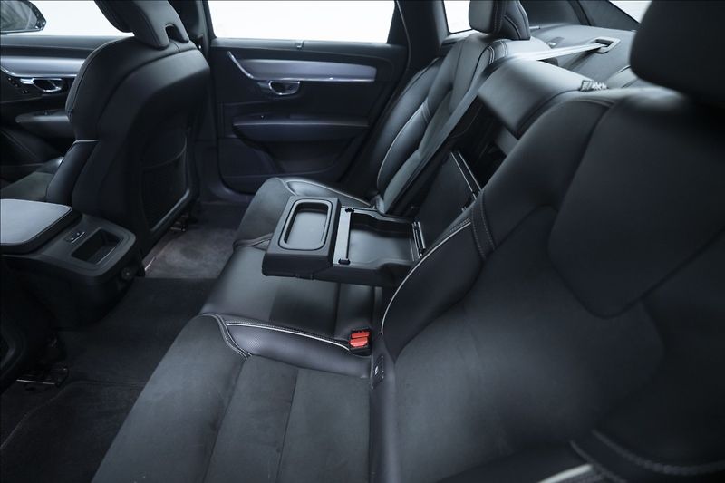 Volvo S90 2,0 D4 NAVI KAMERA 4x VÝHŘEV - fotka 16 z 42