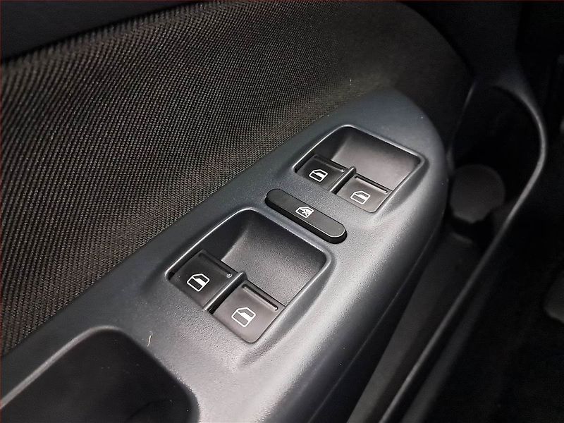 Škoda Octavia (2012) 1.6 TDI, Serv.kniha, po STK - fotka 15 z 15