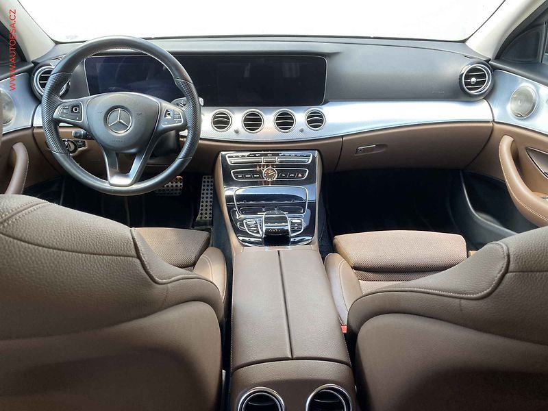 Mercedes-Benz Třídy E (2018) 2.0 d 4Matic E 220, ČR, AT - fotka 8 z 19