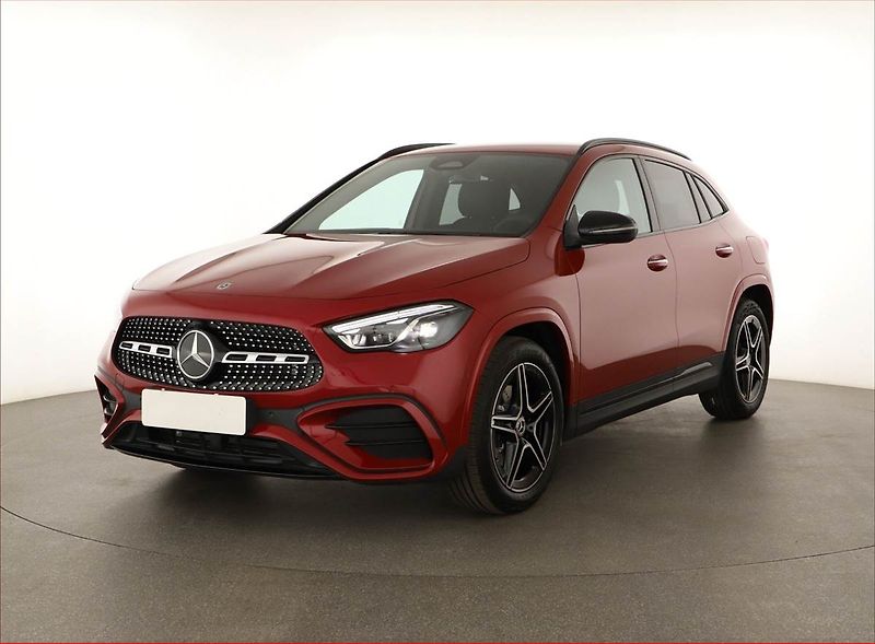 Mercedes-Benz GLA (2025) 220 4MATIC - fotka 2 z 23