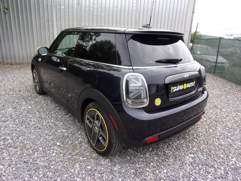 Mini Ostatní (2021) COOPER SE 32kWh 135kW PANORAMA - fotka 7 z 25