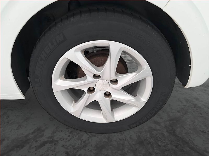 Peugeot 208 (2015) 1.2 PureTech, ČR,1.maj - fotka 15 z 15