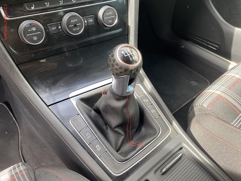 Volkswagen Golf (2014) 2.0 TSi, GTi, bixen, +ALU - fotka 16 z 19