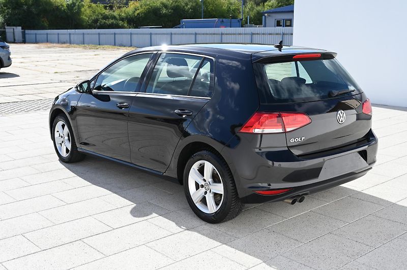 Volkswagen Golf VII 2.0TDI 110KW Highline 2/17 - fotka 7 z 57
